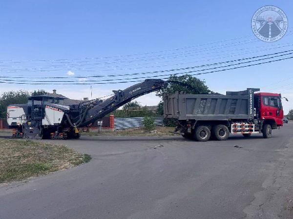 К восстановлению улично-дорожной сети агломераций подключился пгт. Мангуш