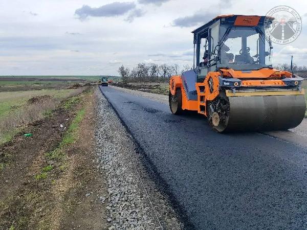 Александр Бондаренко: С начала дорожного сезона в Республике уже обновлено более 32 км асфальтобетонного покрытия