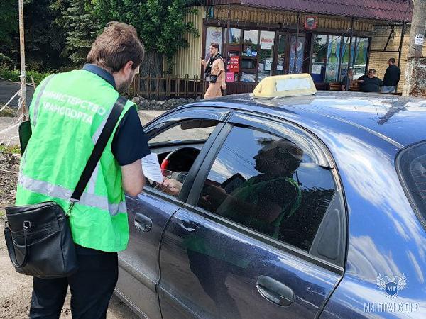 Профилактическое мероприятие для перевозчиков легковым такси прошло в Шахтерске 