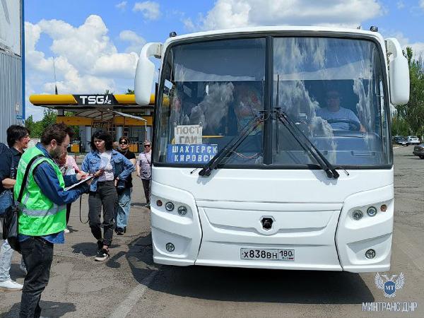 Соответствие нормам санитарно-технического состояния выпускаемых на линию автобусов проверили в Шахтерске
