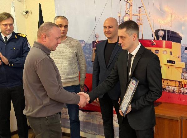Александр Бондаренко: Отметил заслуги работников «Администрации морского порта города Мариуполь» по итогам работы в 2025 году