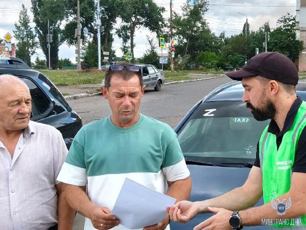 Выездное мероприятие по профилактике нарушений законодательства в сфере перевозок легковым такси прошло в Снежном
