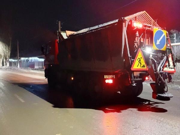 Александр Бондаренко: Дорожники под контролем региональной Службы автомобильных дорог Донбасса продолжают обеспечивать проезд по дорогам общего пользования ДНР
