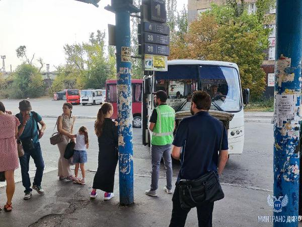 Специалисты Минтранса ДНР провели мониторинг пассажиропотока и соблюдения расписания движения на межмуниципальных маршрутах Донецка и Макеевки