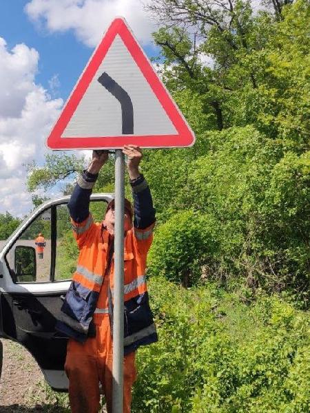  ГКУ ДНР "Служба автомобильных дорог Донбасса" продолжает приводить автодороги Республики в порядок 