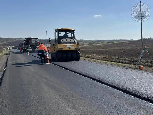 Александр Бондаренко: Ремонт дороги Новотроицкое–Викторовка в Волновахском округе набирает обороты
