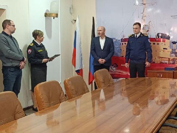 В  преддверии Дня защитника Отечества отметили тех, кто работает и служит во имя своей Родины, обеспечивая стабильную работу морской гавани Республики