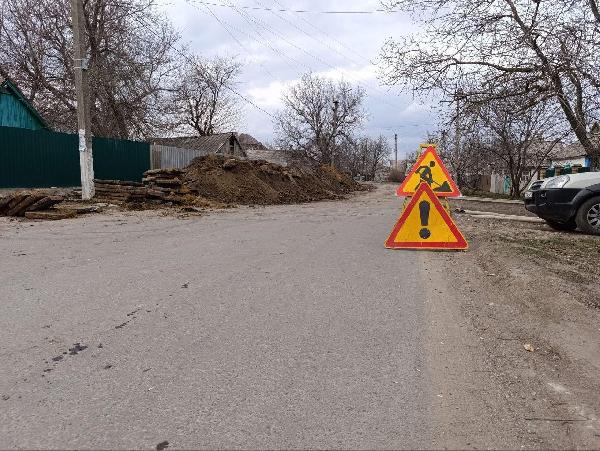 Амурская область ведет работы по установке бордюрного камня на улице Ленина в Амвросиевке