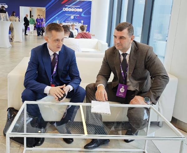 Александр Бондаренко: На полях Международного форума цифровых технологий «Цифровая транспортация 2025» с коллегами из федерального центра провели ряд полезных встреч