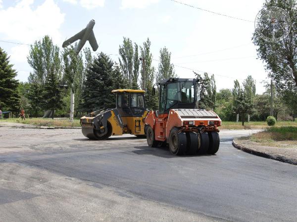 Завершены работы по укладке асфальтобетона на участке автодороги /Белгород- Старобельск-Луганск-Донецк-Мариуполь/- Булавинское и по ул. Кирова в Снежном - ГКУ "Служба автомобильных дорог Донбасса"
