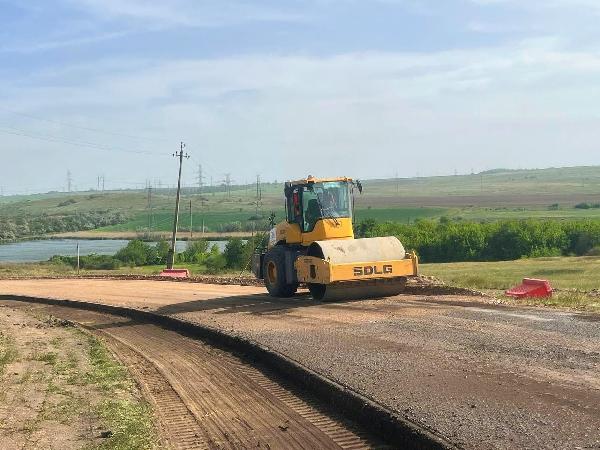 Дорожники приступили к укладке асфальтобетона на участке автомобильной дороги в Старобешевском районе - "Служба автомобильных дорог Донбасса"