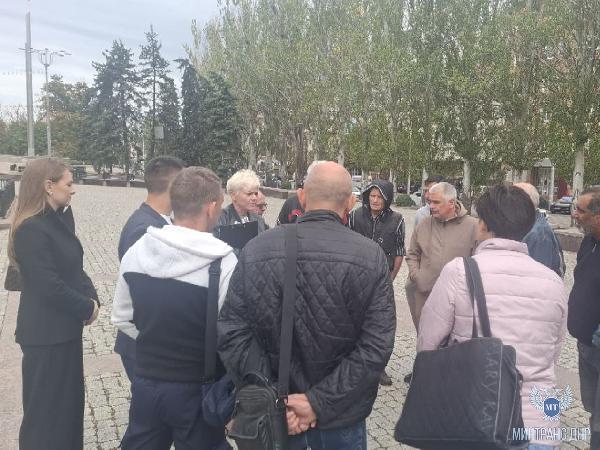 В Донецке специалисты Минтранса ДНР провели выездное информационно-профилактическое мероприятие с водителями служб легкового такси