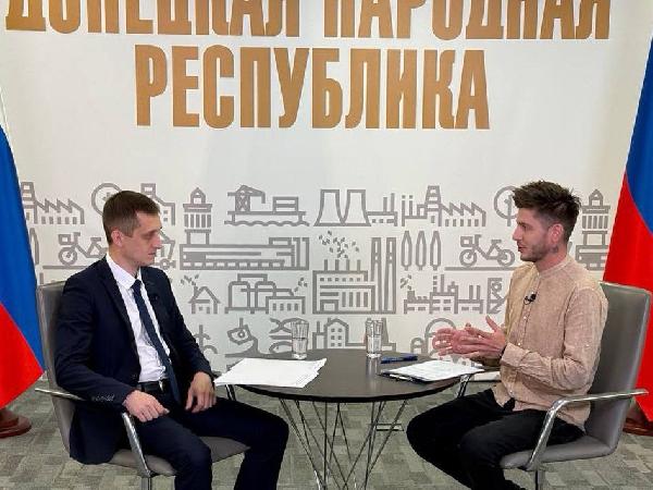 Министр транспорта Александр Бондаренко в ходе прямого эфира ответил на актуальные вопросы от граждан о работе дорожно-транспортного комплекса Республики. 