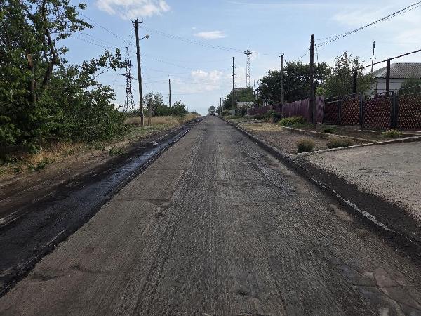 Подрядчики Нижегородской области ремонтируют дороги в Мангушском округе