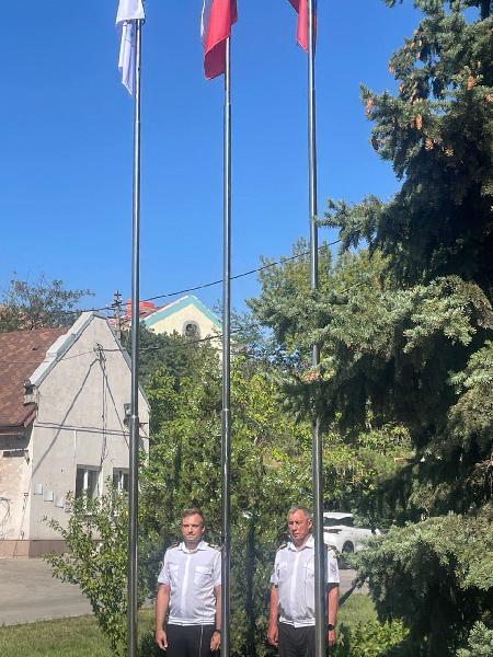 В Мариупольском морском порту торжественно отметили День государственного флага России