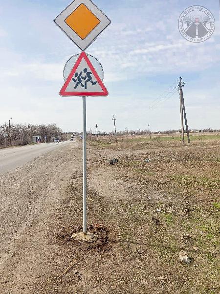 Новые дорожные знаки появились на автомобильных дорогах Енакиево - Харцызск и Донецк - Макеевка - Торез - до границы ЛНР